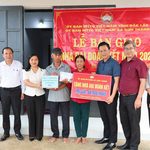 Sơn Thành: Bàn giao Nhà Đại đoàn kết cho hộ khó khăn về nhà ở